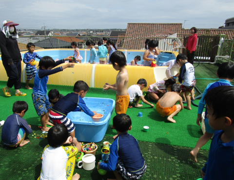 明石　保育園　水遊び１