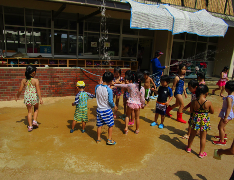 明石 保育園 園庭