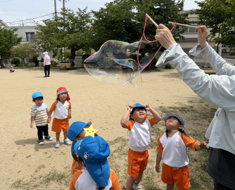 明石　保育園　シャボン玉２