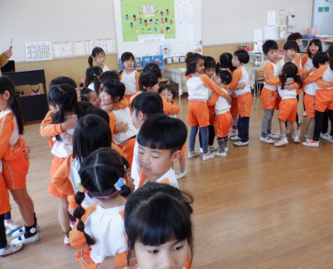 明石　保育園　ダンス