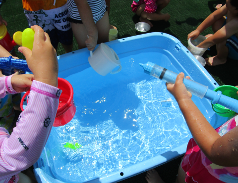明石 保育園 水鉄砲