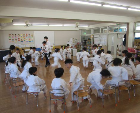 明石　保育園　保育室