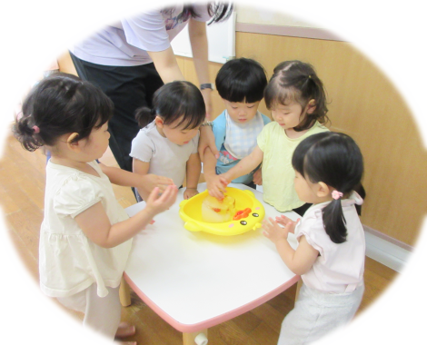 西明石愛児園ぱんだ氷遊び