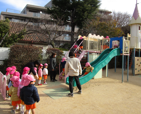 明石　保育園　大型遊具