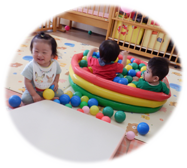 西明石愛児園0歳ボール遊び1