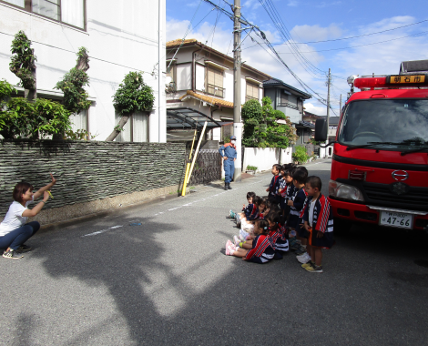 明石　保育園　消防車写真