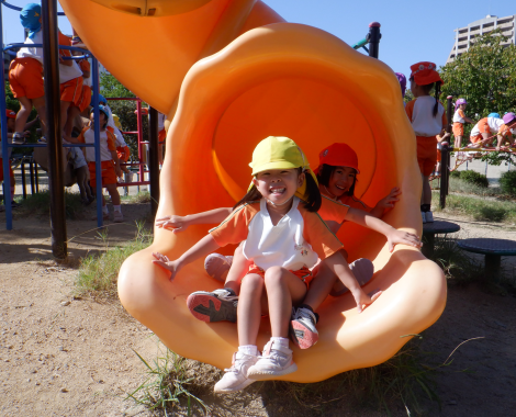 明石 保育園 すべり台