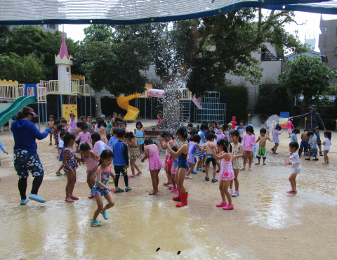 明石 保育園 どろんこ遊び