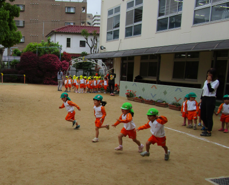 明石 保育園 園庭
