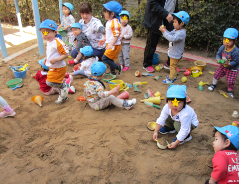 明石　保育園　砂遊び