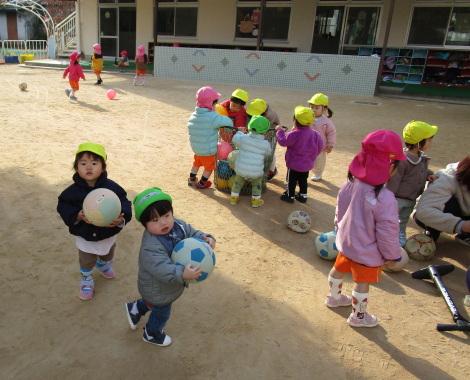 明石 保育園 ボール遊び