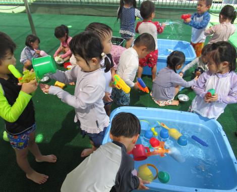明石　保育園　水遊び