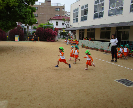 明石 こども園 3歳児