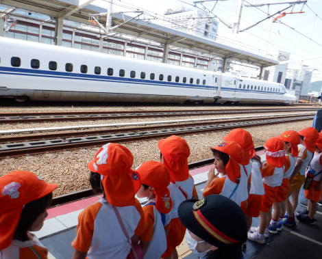 明石　保育園　新幹線