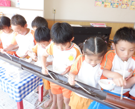 明石 こども園 そうめん流し