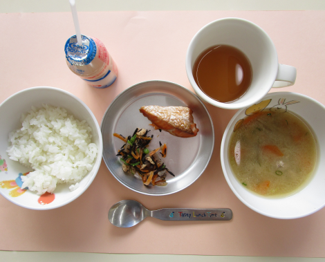明石 保育園 給食