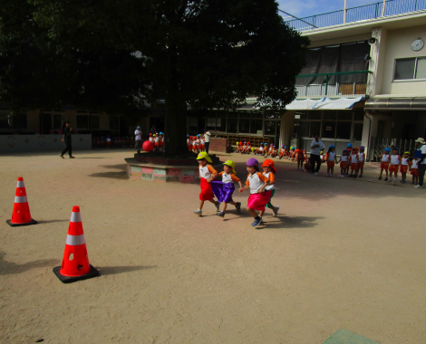 明石　保育園　デカパン競争