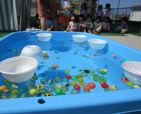 明石　保育園　水遊び