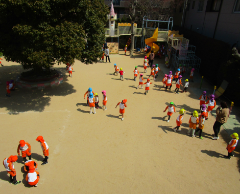 明石 こども園 外遊び