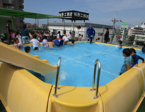 明石　保育園　プール１