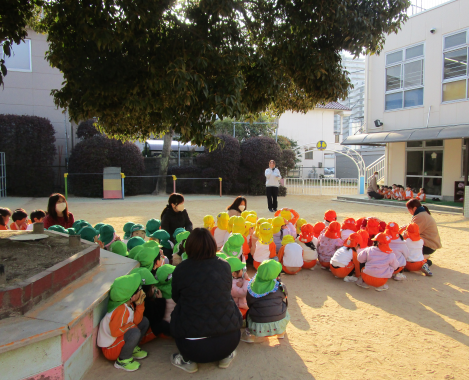 明石　保育園　園庭1