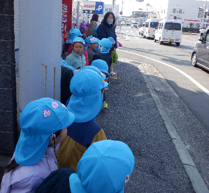 明石　保育園　おでかけ