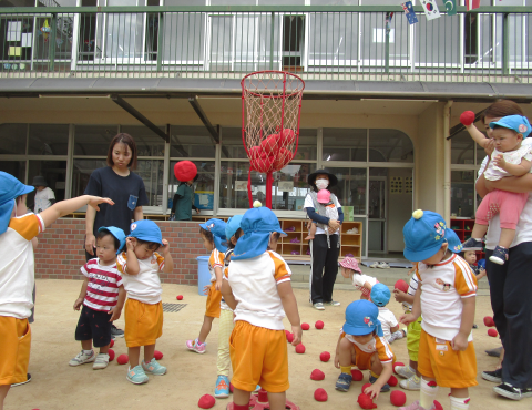 明石 保育園 玉入れ