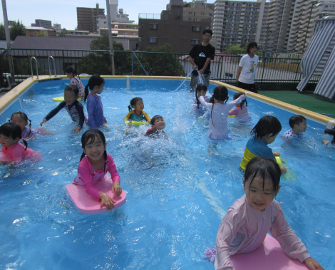 明石　保育園　水遊び2