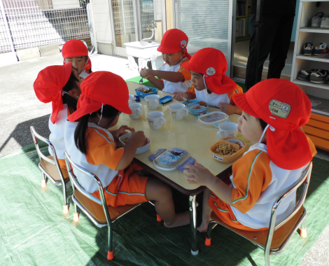 明石 保育園 給食