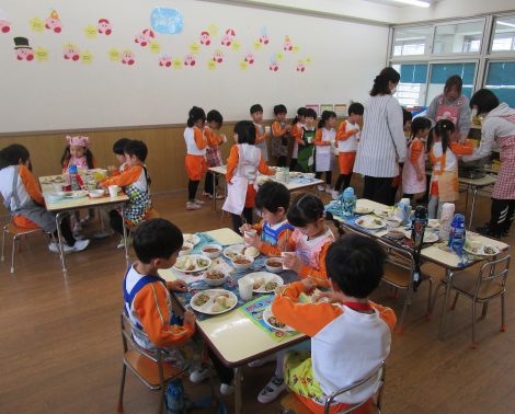 明石 保育園 部屋1