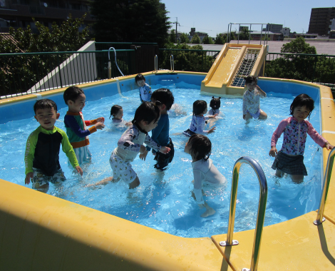 明石　こども園　プール