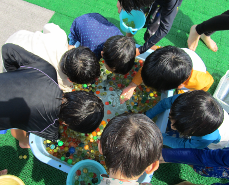 明石 保育園 水遊び