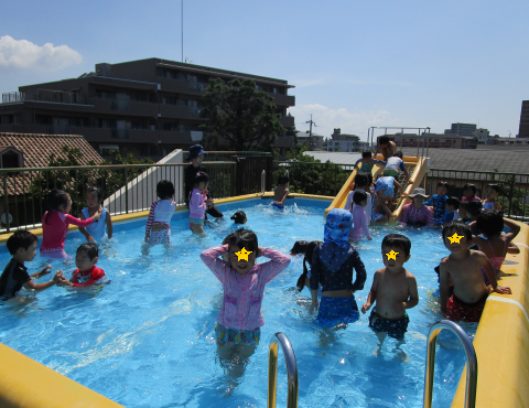 明石 保育園 プールa