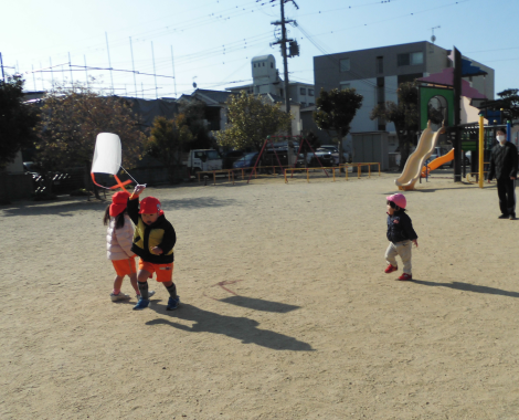 明石 保育園 外遊び
