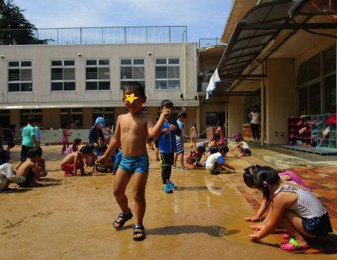 明石 保育園 どろ遊び
