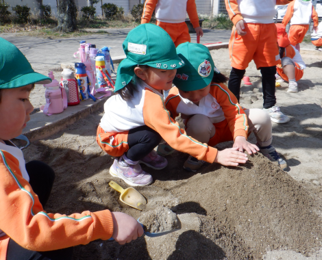 明石　保育園　砂場1