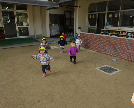 明石 こども園 1歳児