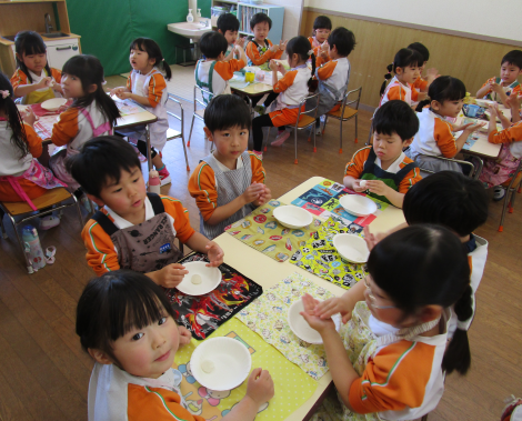 明石　保育園　給食