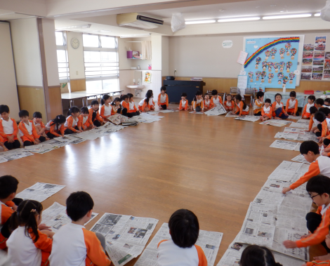 明石 保育園 新聞紙