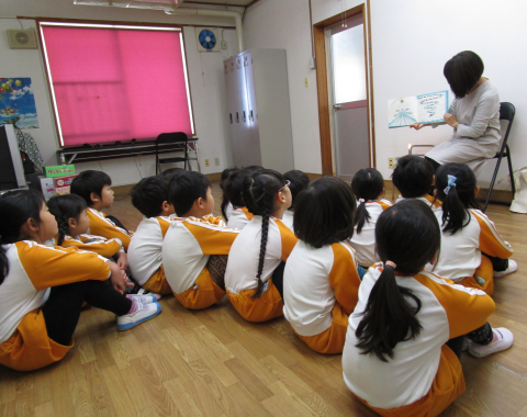 明石 保育園 読み聞かせ