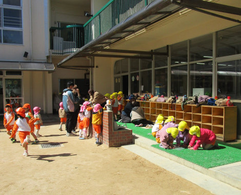 明石 こども園 下駄箱