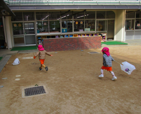 明石　こども園　園庭
