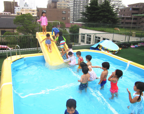 保育園 プール3