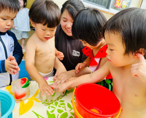 明石 保育園 氷遊び