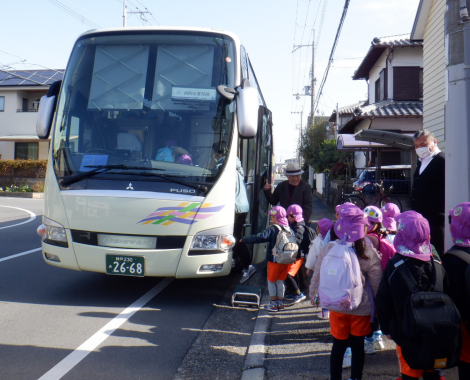 明石　保育園　バス