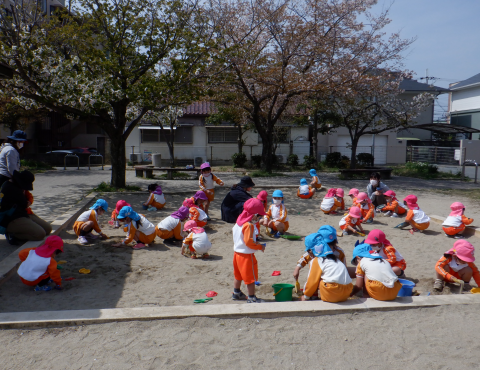 明石　保育園　砂場