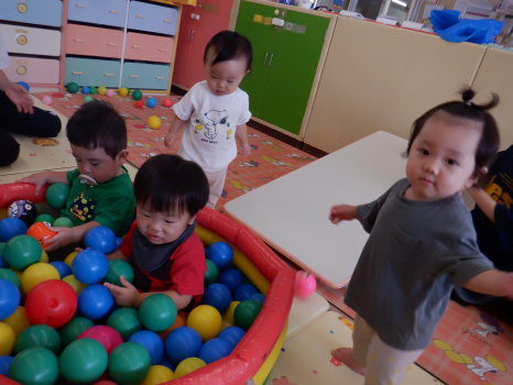西明石愛児園0歳ボール遊び0