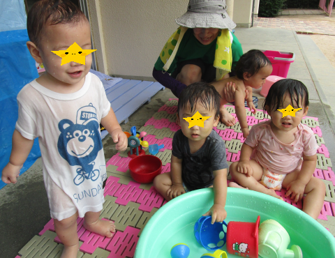 明石　保育園　水遊び
