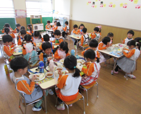 明石 保育園 部屋