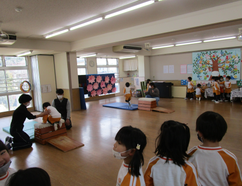 明石 保育園 跳び箱